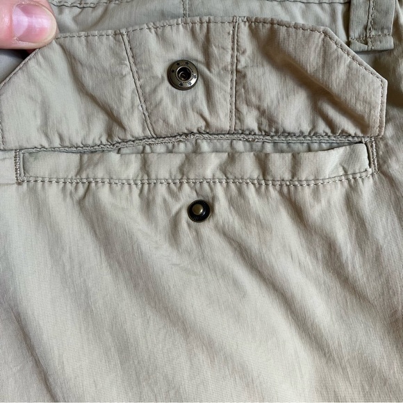 Chaps Flat Front Nylon Safari Shorts Zip Cargo Pockets Built-in Belt Tan Sz 42 - Picture 13 of 15